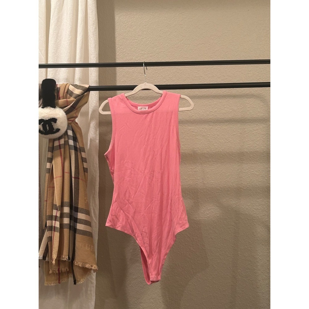 Le Lis Collection Pink Ribbed Sleeveless Bodysuit Crew Neck Medium